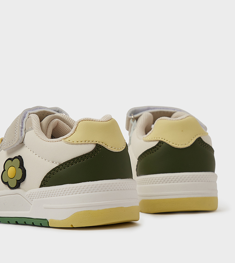 Round Toe Velcro Closure Sneakers