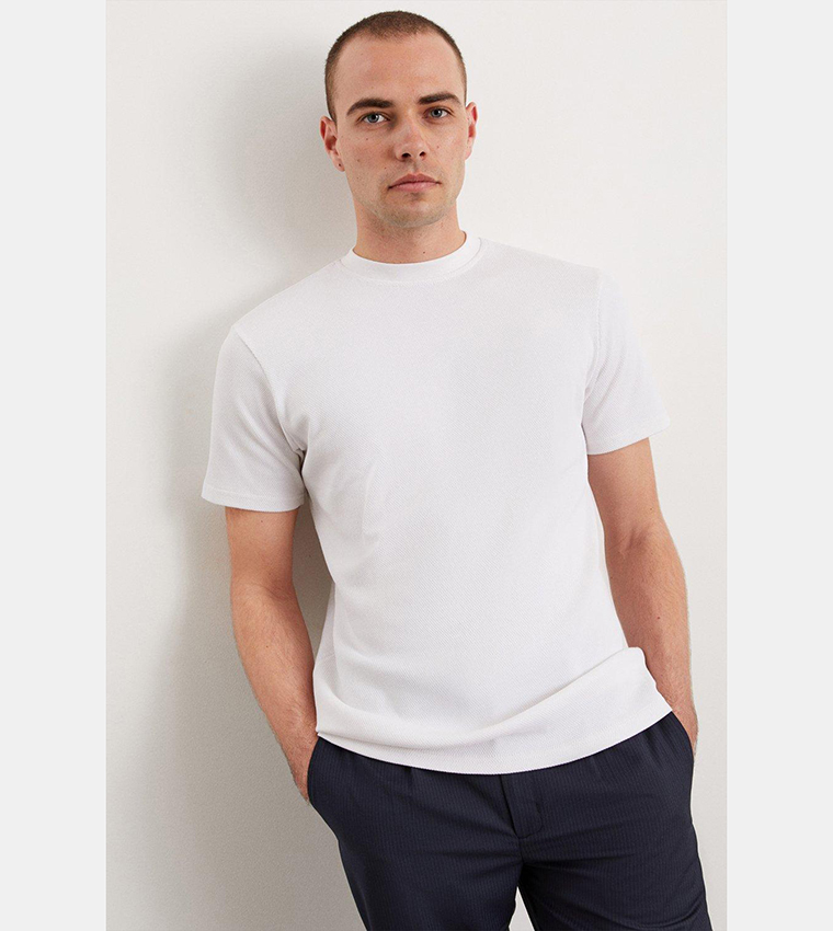 White t 2024 shirt muscle fit