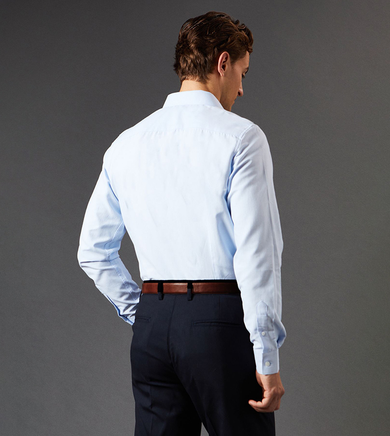 قميص أكسفورد سهل الكي بقصة ضيقة وأكمام طويلة