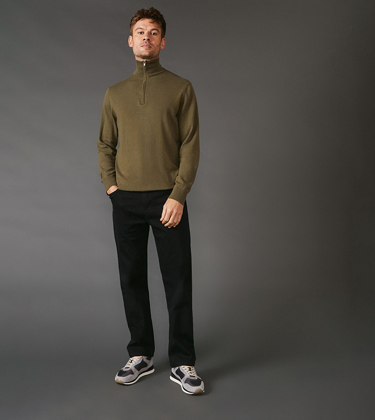 Solid Stretch Straight Fit Jeans