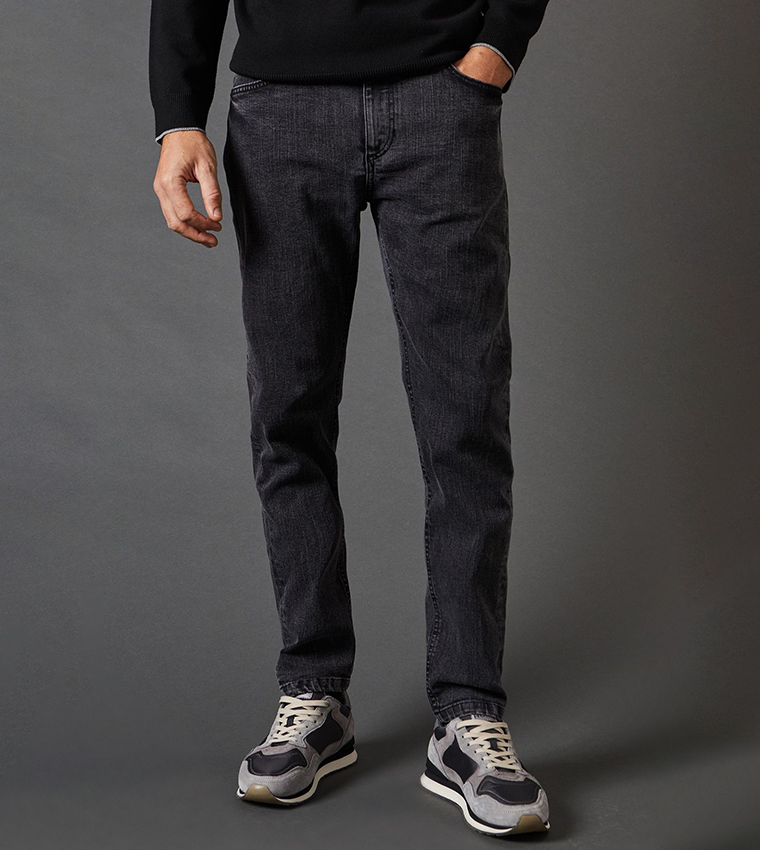 جينز مرن بقصة ضيقة