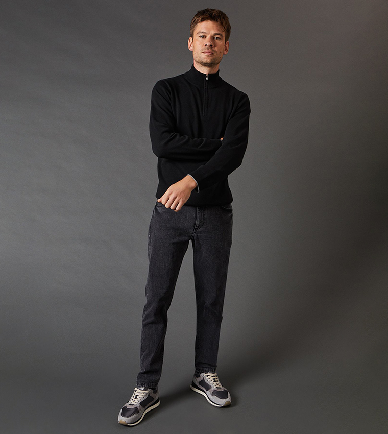 جينز مرن بقصة ضيقة