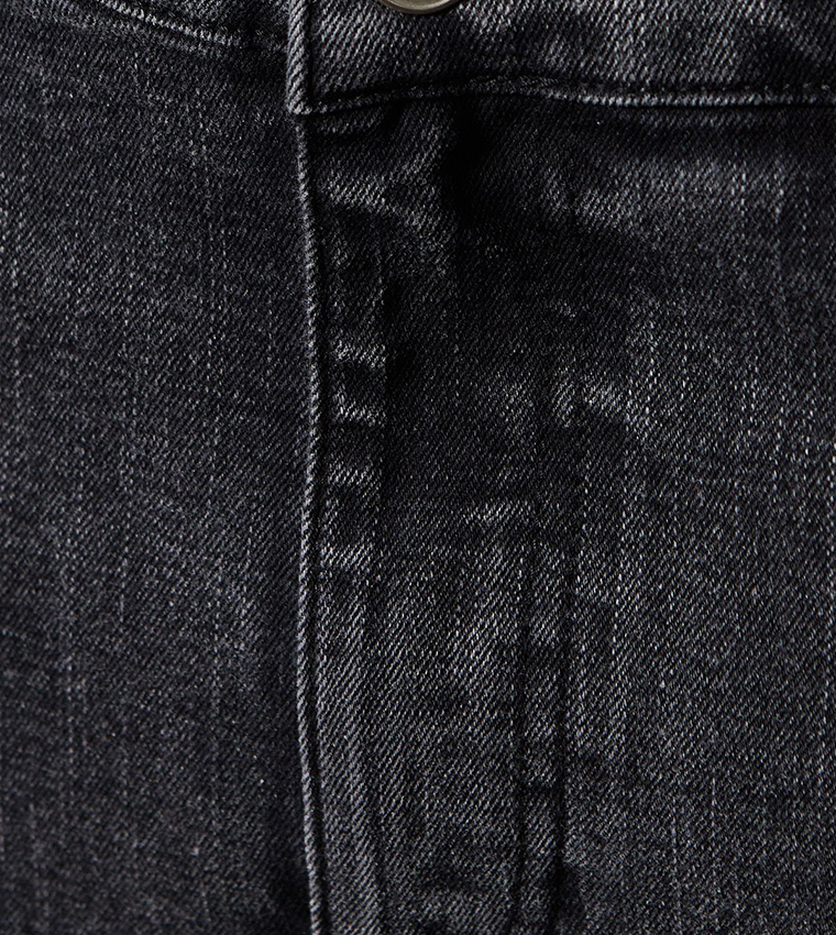 جينز مرن بقصة ضيقة