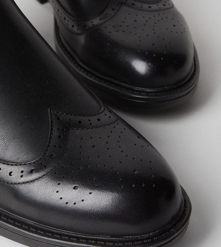 Round Toe Smart Chelsea Boots