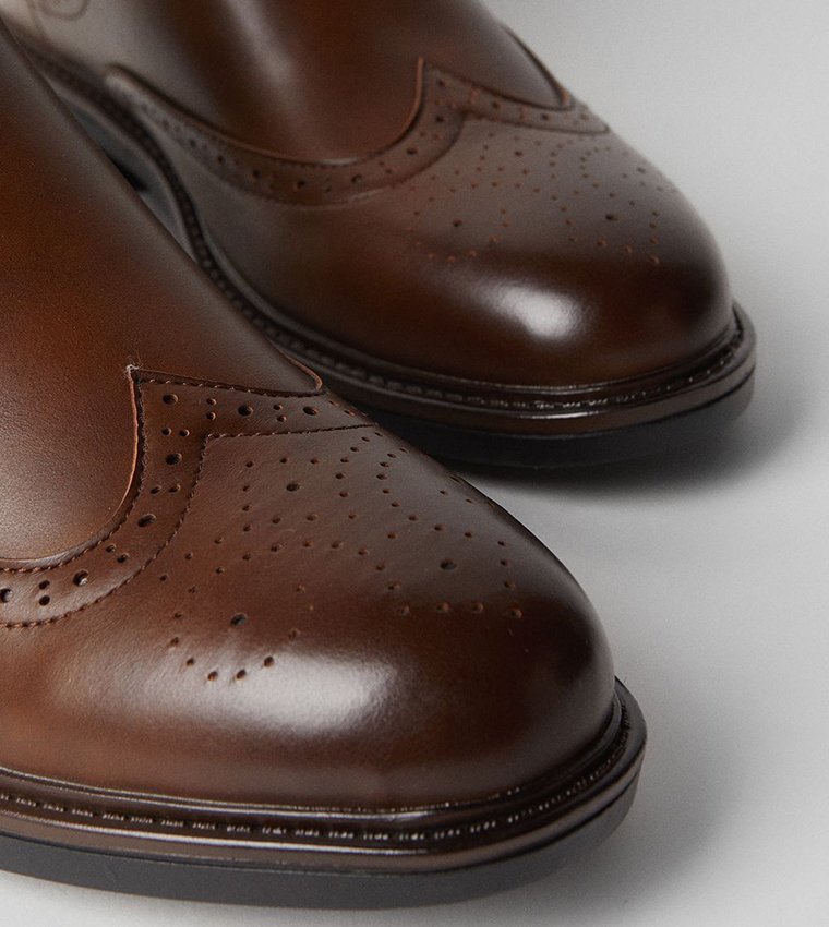 Round Toe Smart Chelsea Boots
