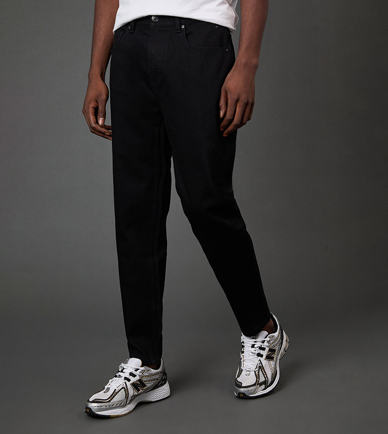 Solid Stretch Tapered Fit Jeans