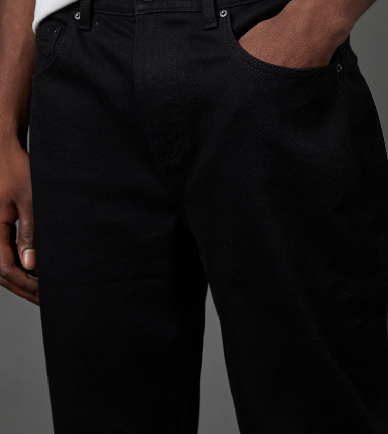 Solid Stretch Tapered Fit Jeans
