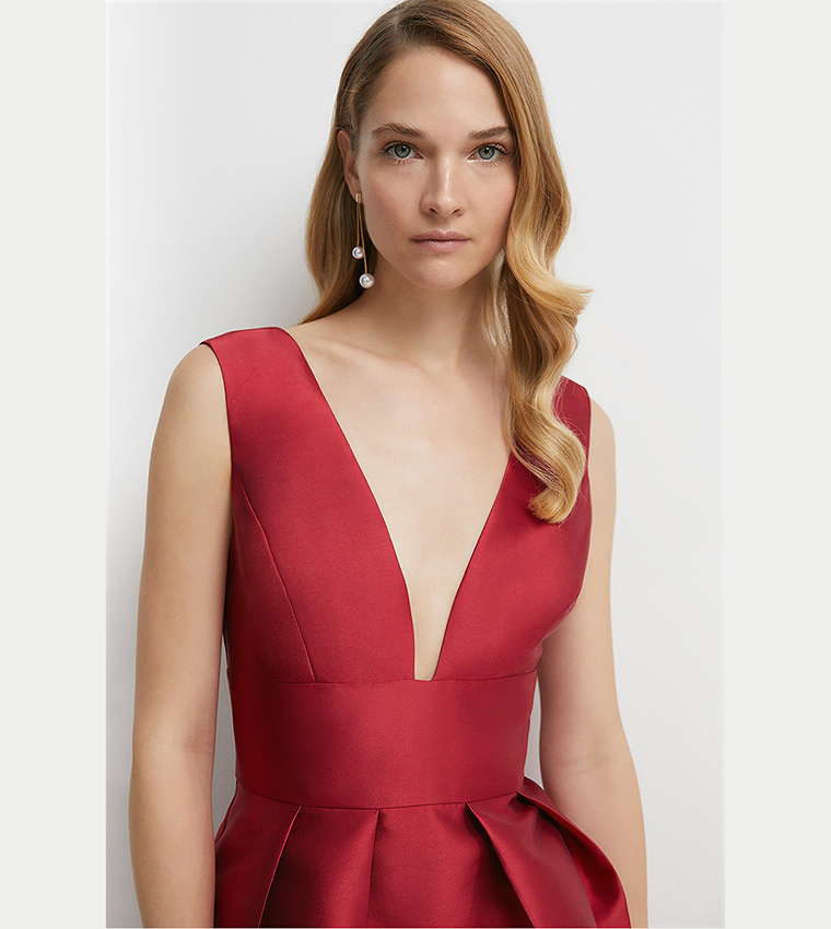 Buy Coast Structured Deep V Full Midi Dress In CRANBERRY | 6thStreet Qatar
