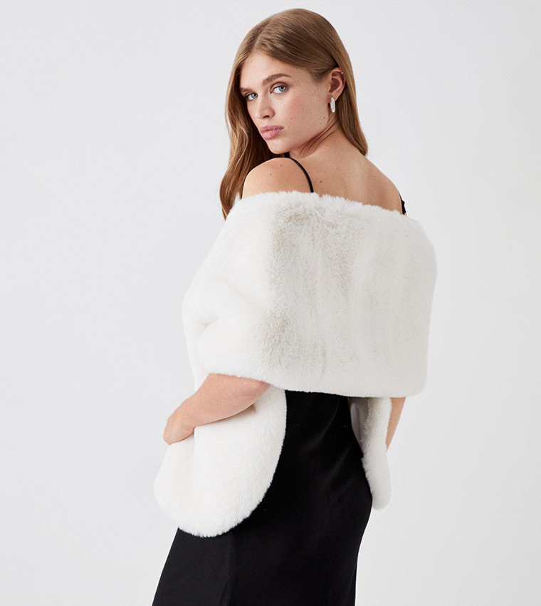 وشاح كتف فرو