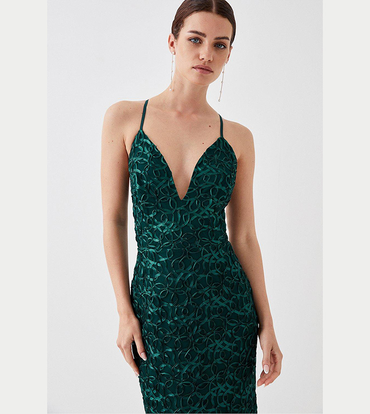 فستان ماكسي بقصة ضيقة وياقة على شكل ذيل السمكة