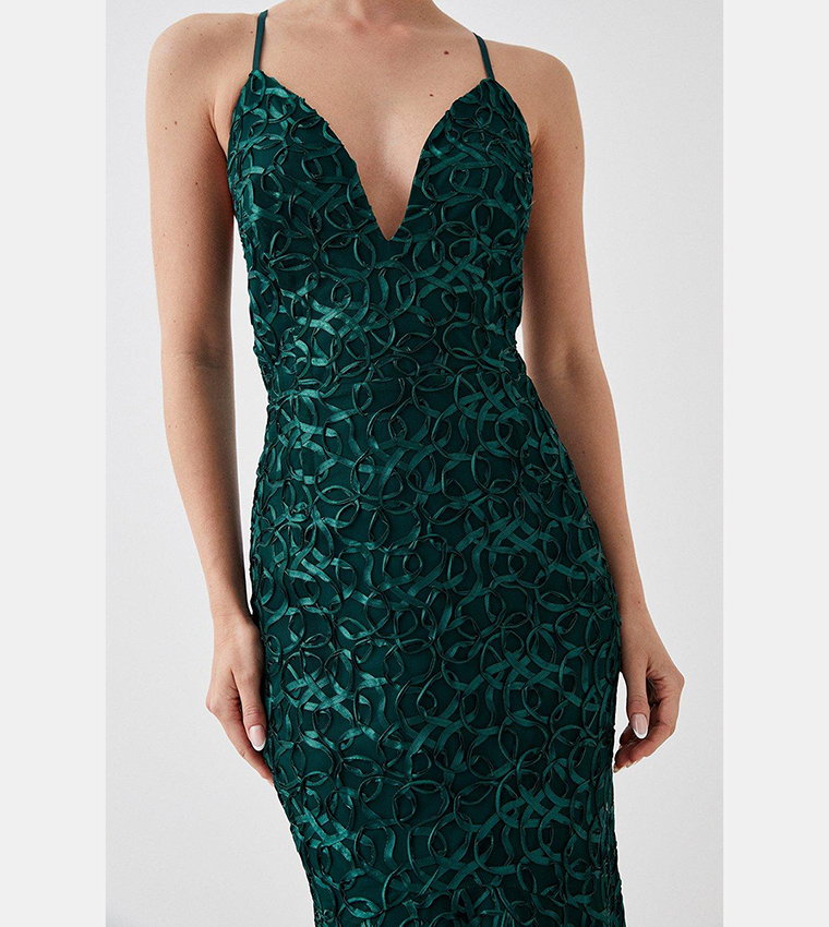 فستان ماكسي بقصة ضيقة وياقة على شكل ذيل السمكة