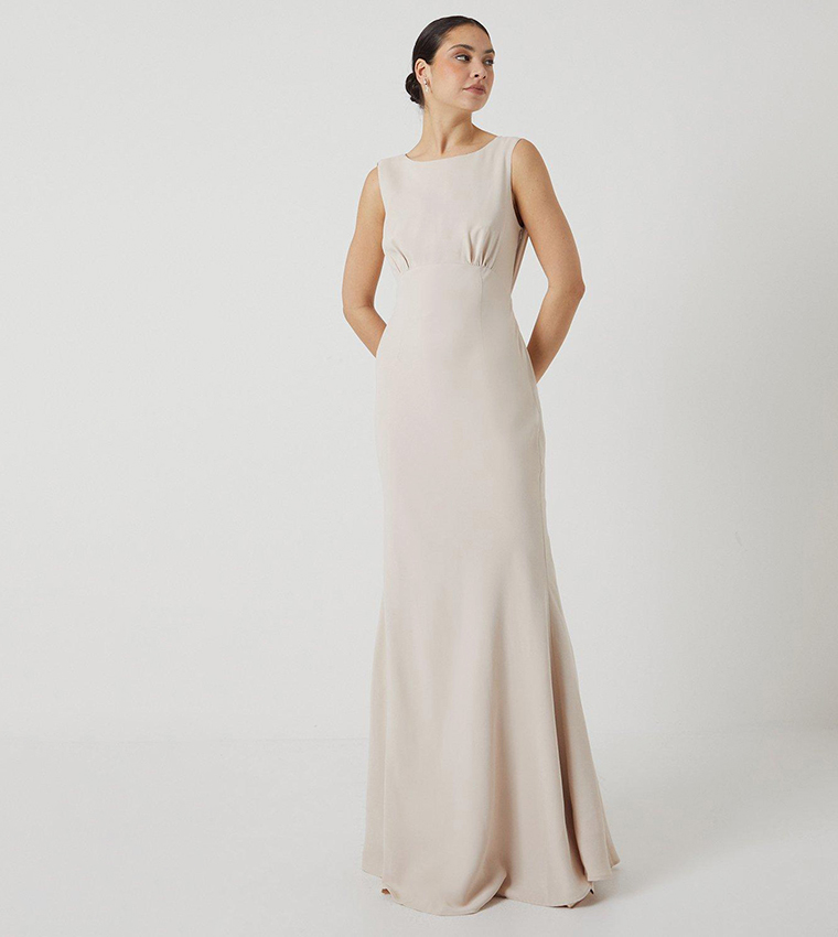 فستان ذيل السمكة برقبة متدلية