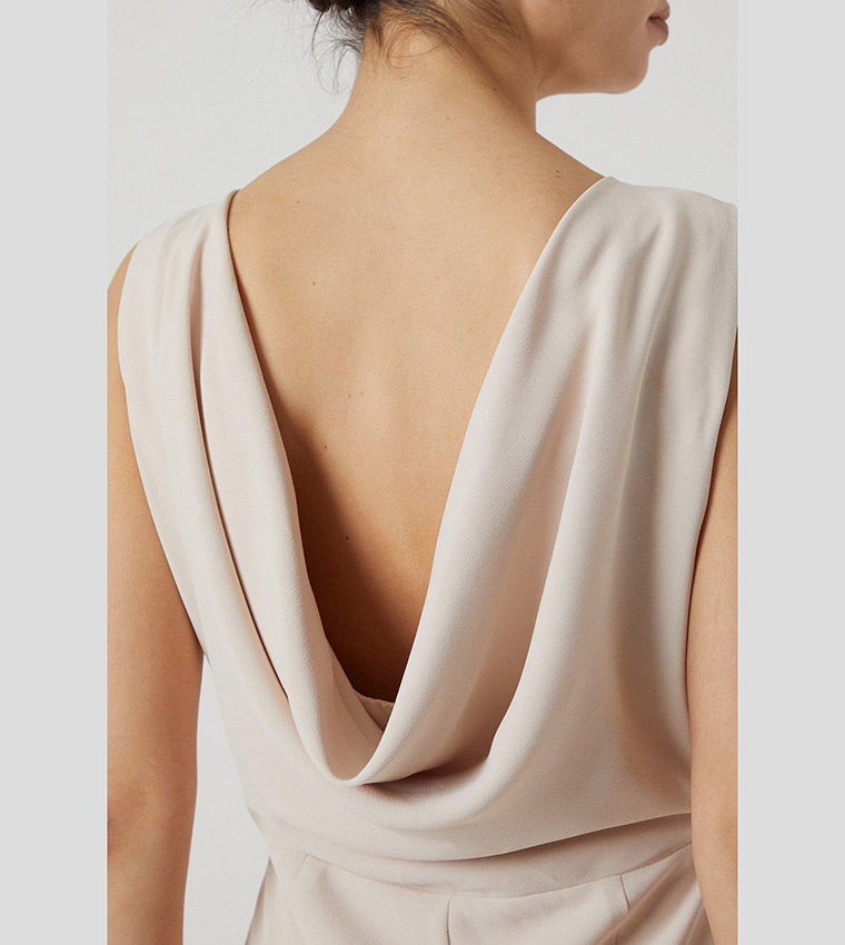 فستان ذيل السمكة برقبة متدلية