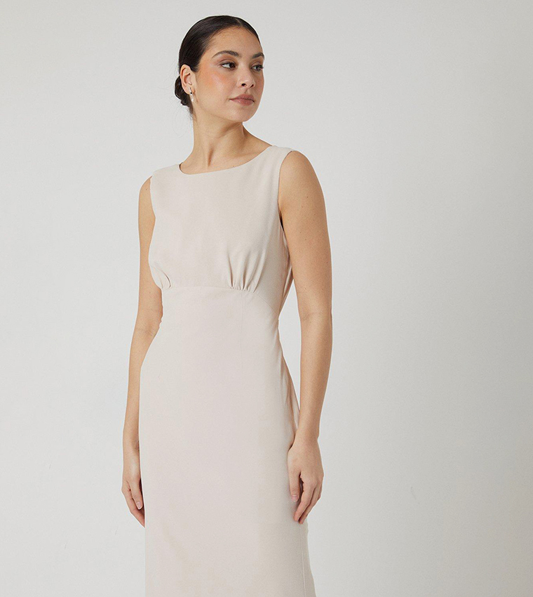 فستان ذيل السمكة برقبة متدلية