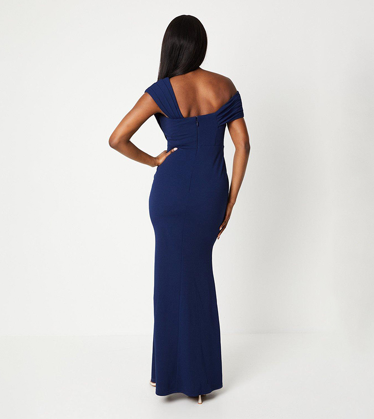 فستان بكتف واحد وكسرات