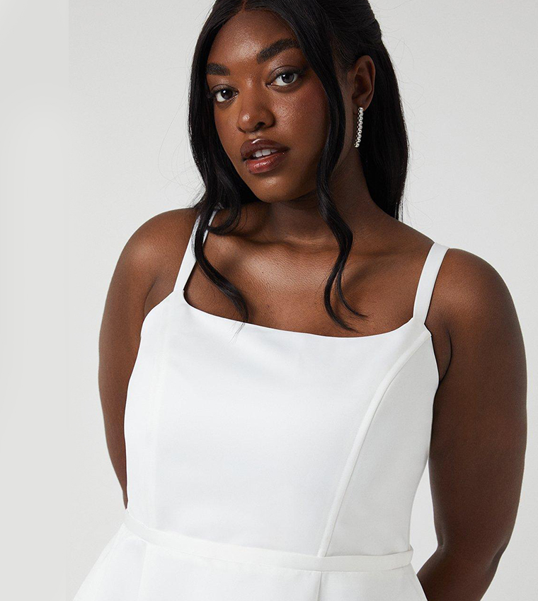 فستان زفاف ساتان بمقاس كبير 