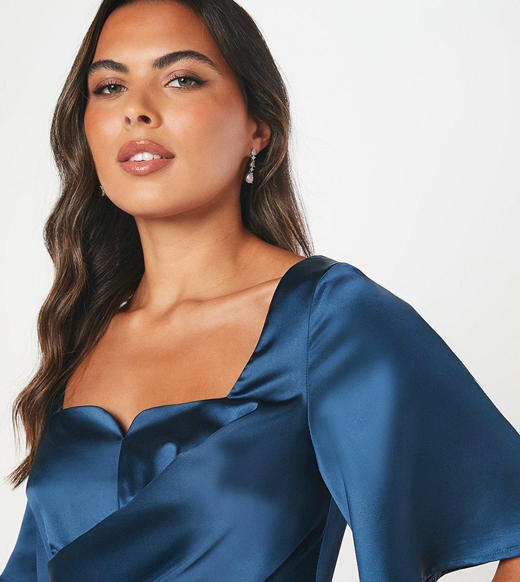 فستان ميدي مزخرف بأكمام طويلة