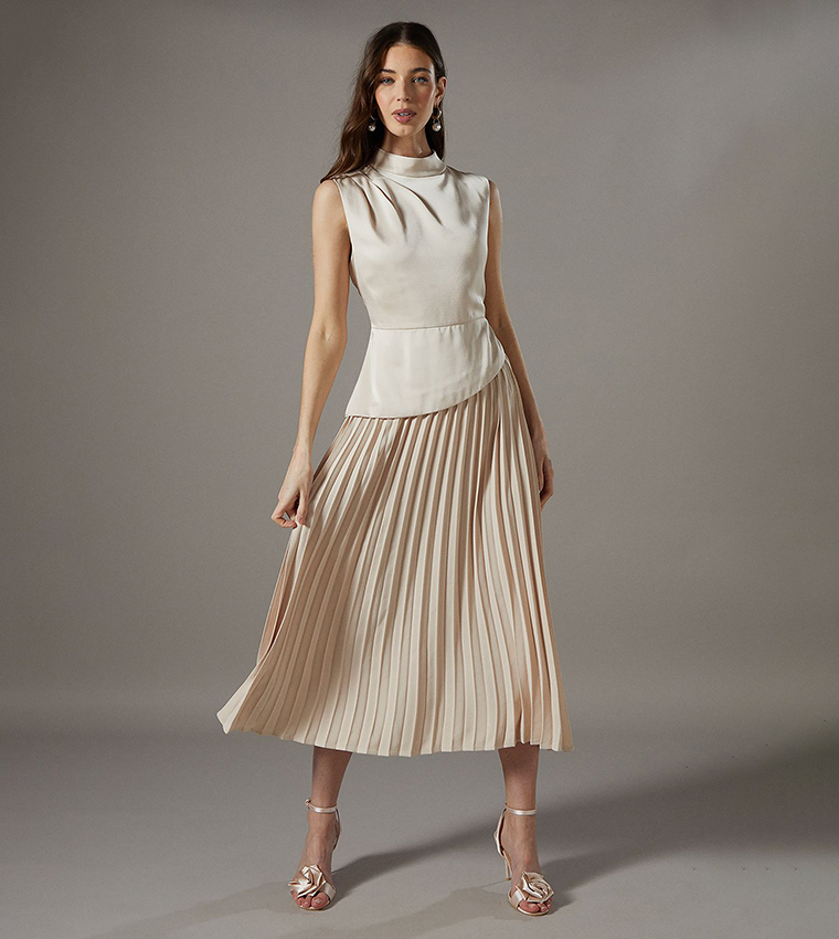 open lace back dress KEOMUD Women Summer Pleated Maxi Dress Casual Short Sleeve Crewneck Flowy  Swing Long Dress with Pockets Beige Small at Amazon Women's Clothing store