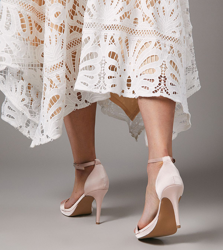 Clover Twist Front Block Heel Sandals