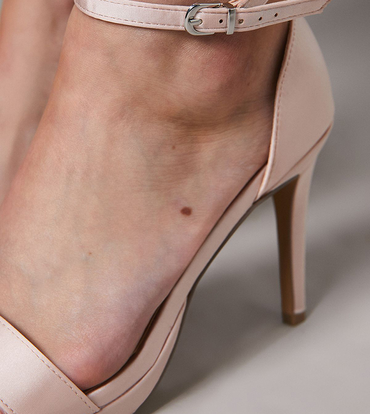 Clover Twist Front Block Heel Sandals
