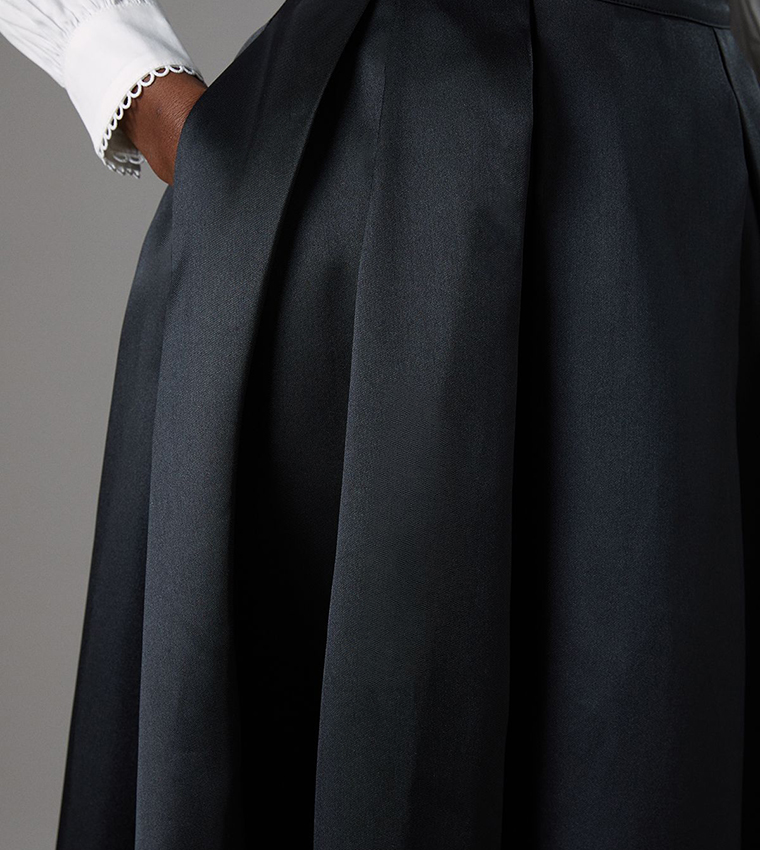 تنورة ميدي تويل واسعة