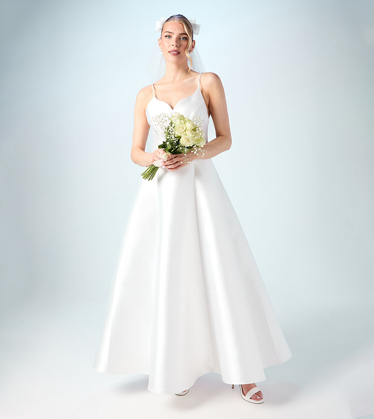 Sweetheart Neck Strappy Full Skirted Wedding Dress