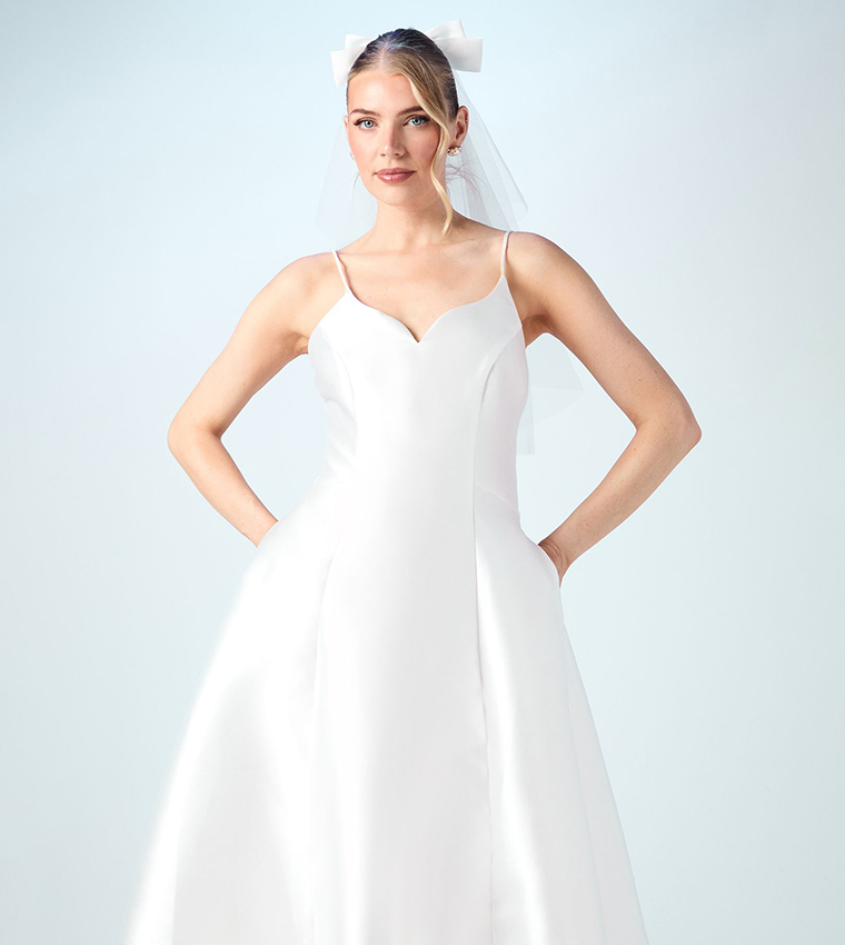 Sweetheart Neck Strappy Full Skirted Wedding Dress