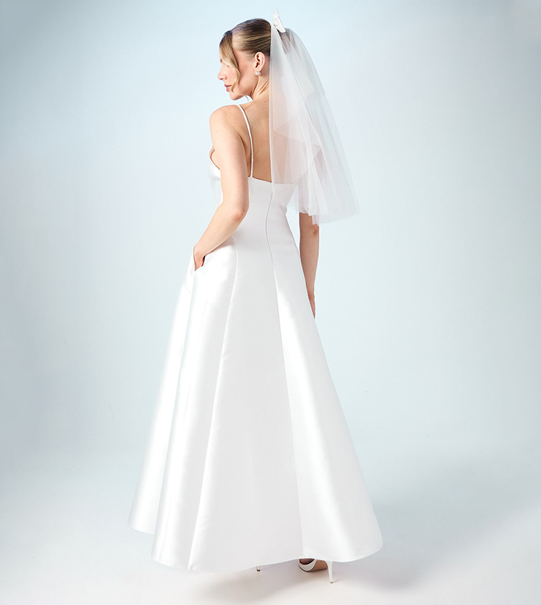 Sweetheart Neck Strappy Full Skirted Wedding Dress