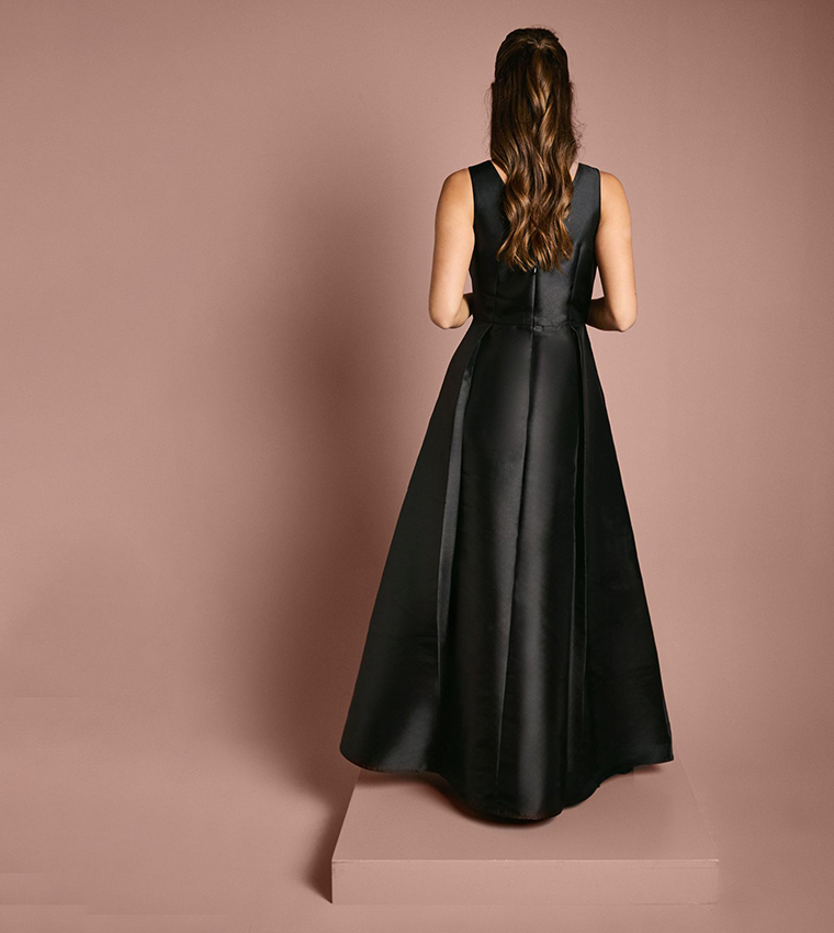 فستان ماكسي بياقة نوتش للوصيفات العروس