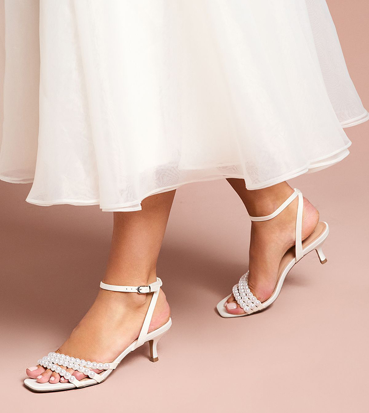 صندل ساتان بكعب كيتن مزين باللؤلؤ   