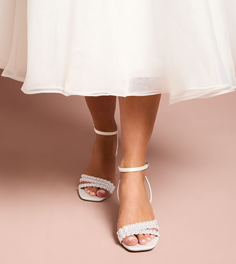 صندل ساتان بكعب كيتن مزين باللؤلؤ   