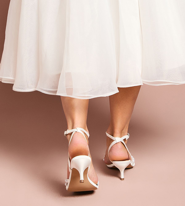 صندل ساتان بكعب كيتن مزين باللؤلؤ   