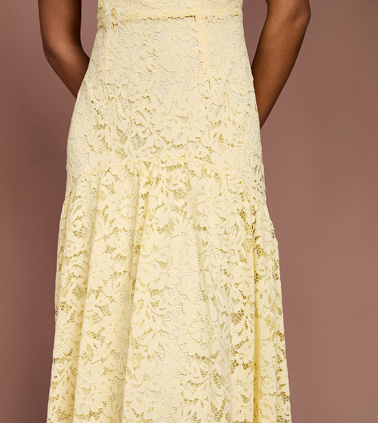 فستان ميدي بقبة عالية وكم مكشكش