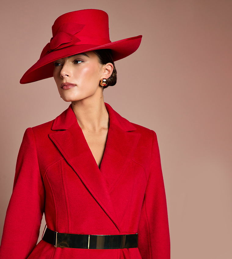 قبعة فيدورا  بفيونكة 