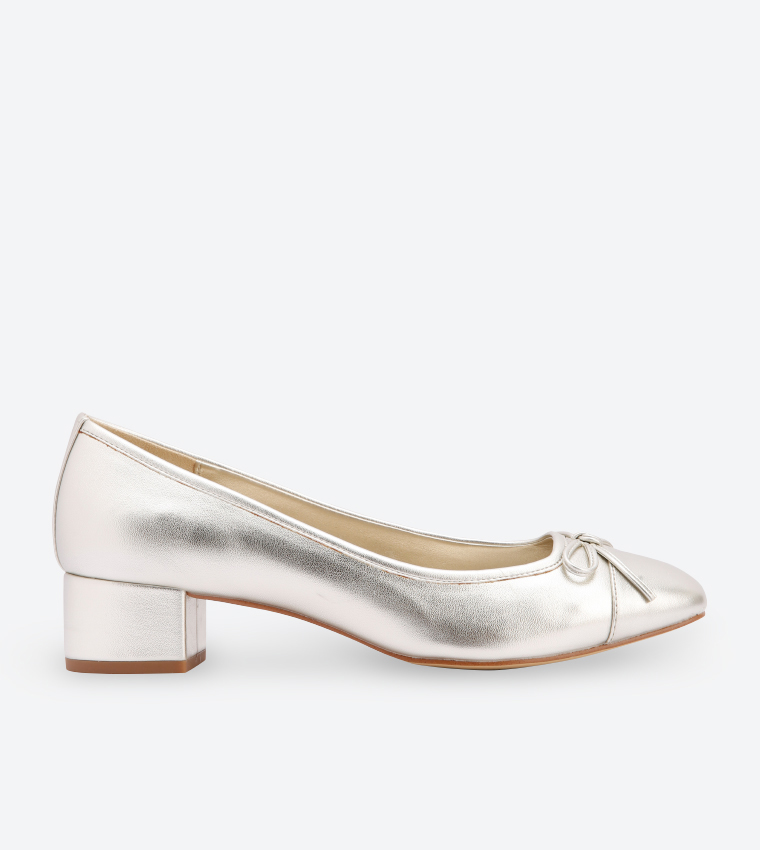 Buy Bandolino Xylon3 Block Heel Bow Details Pumps Light Gold In Gold 6thStreet Qatar