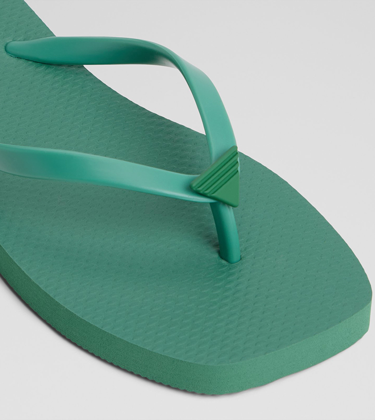 BEACHREADY Square Toe Flip-Flops