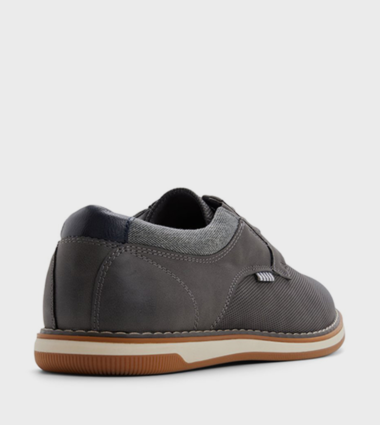 سنيكرز سادة برباط 