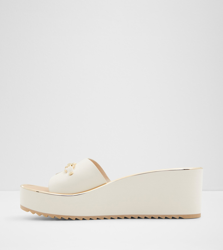 BERIANA Metal Detail Wedges