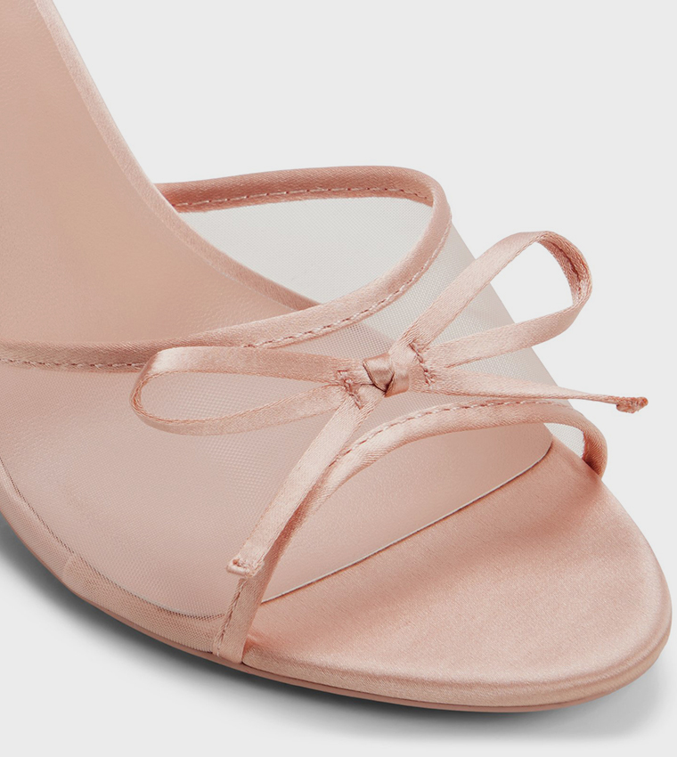 صندل بكعب ومقدمة مفتوحة 