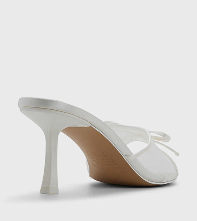 صندل بكعب ومقدمة مفتوحة 