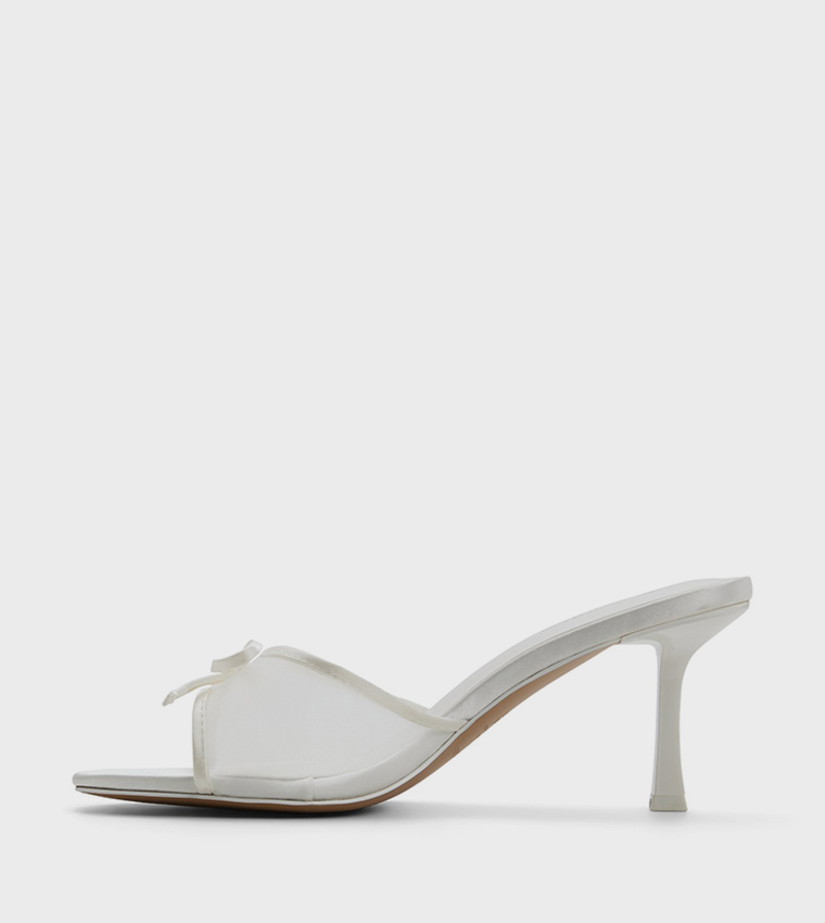 صندل بكعب ومقدمة مفتوحة 