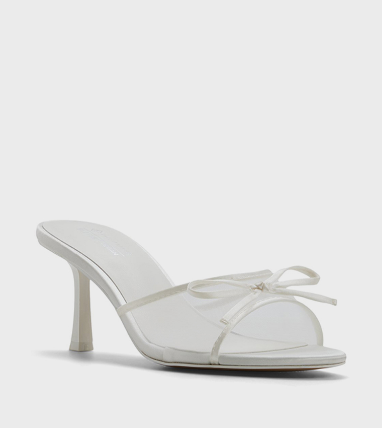 صندل بكعب ومقدمة مفتوحة 