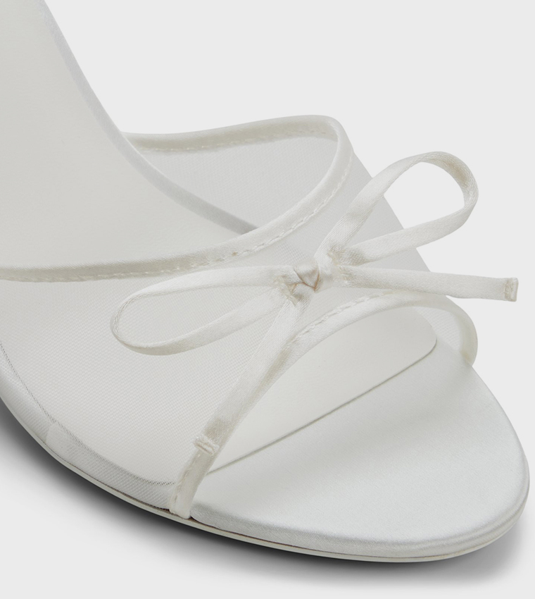 صندل بكعب ومقدمة مفتوحة 