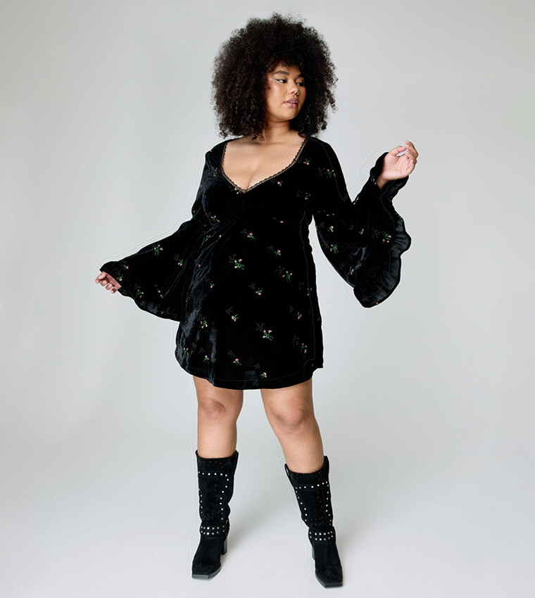 saint tropez dress with lace Pillette Lace Dress by Saint Tropez main image 1