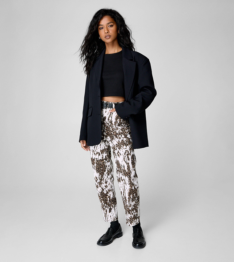 بنطال جينز بنقشة فهد