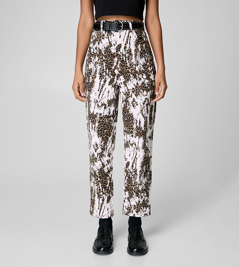 بنطال جينز بنقشة فهد