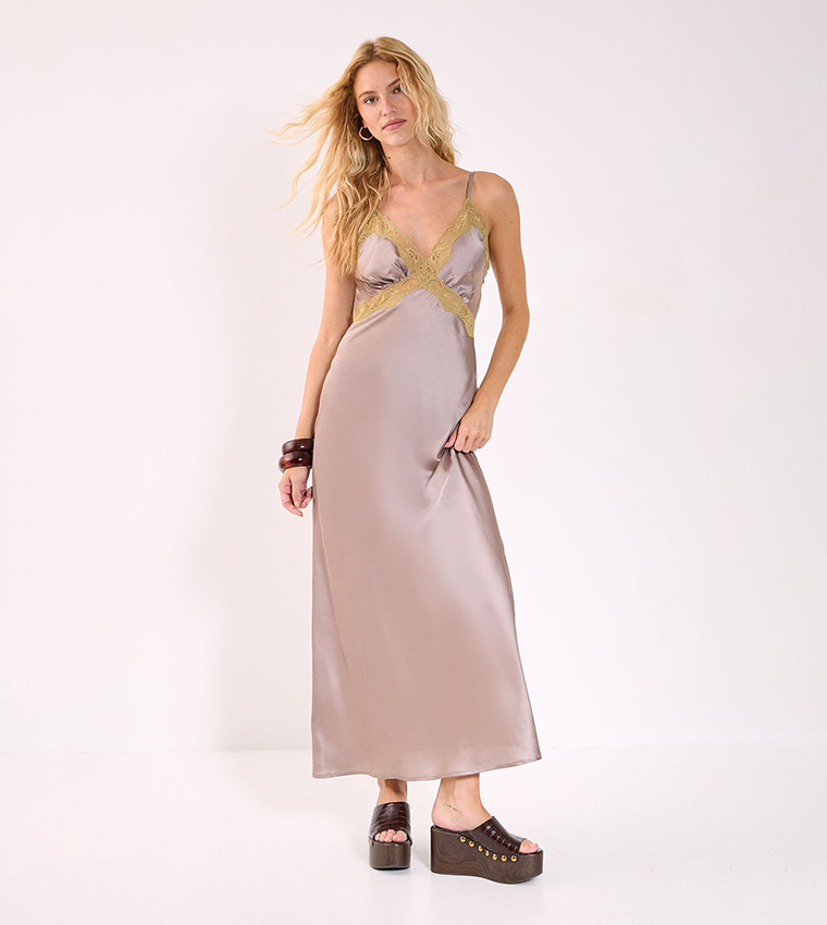 فستان ماكسي دانتيل ساتان بحمالات