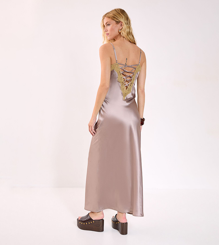 فستان ماكسي دانتيل ساتان بحمالات