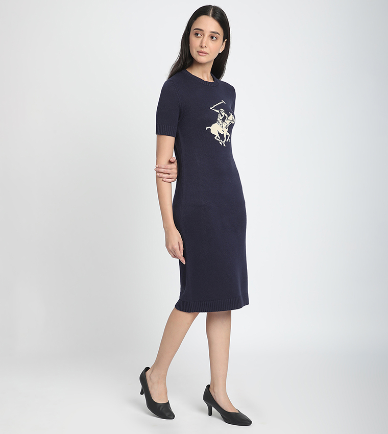 فستان سويتر بياقة مستديرة وشعار مطبوع