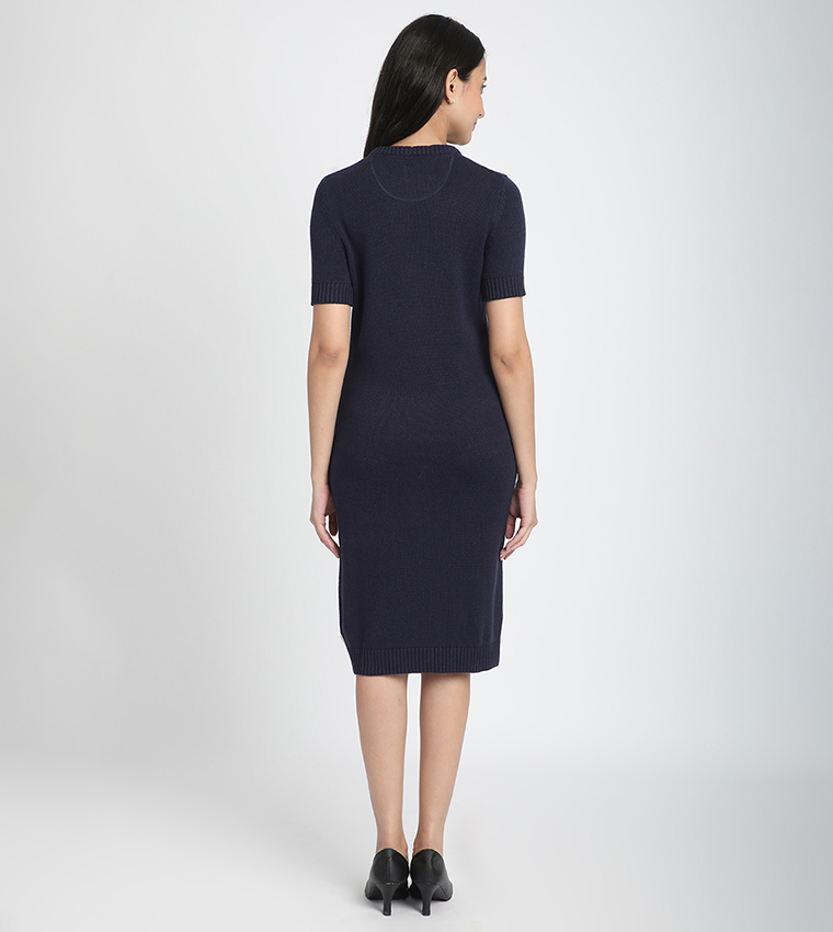 فستان سويتر بياقة مستديرة وشعار مطبوع